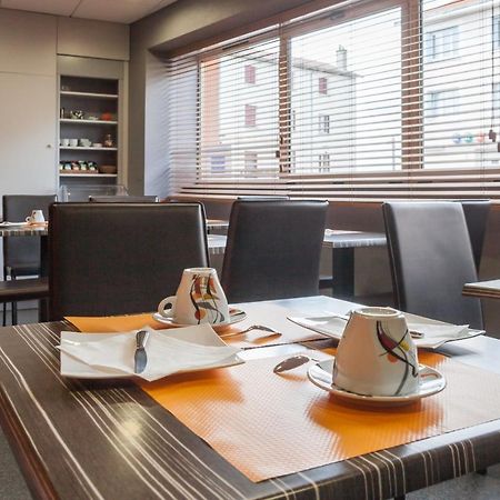 Logis Hotel Les Voyageurs Lezoux ภายนอก รูปภาพ