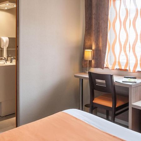 Logis Hotel Les Voyageurs Lezoux ภายนอก รูปภาพ