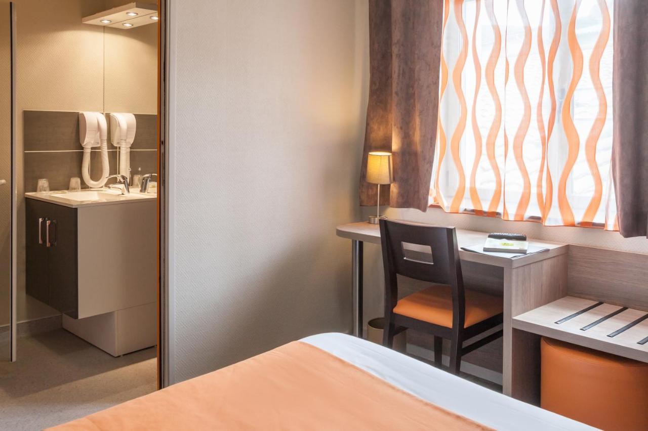 Logis Hotel Les Voyageurs Lezoux ภายนอก รูปภาพ