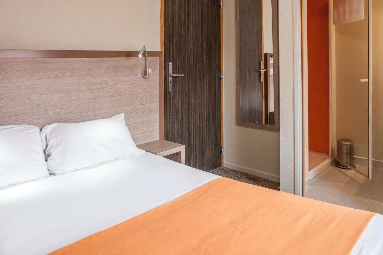 Logis Hotel Les Voyageurs Lezoux ภายนอก รูปภาพ