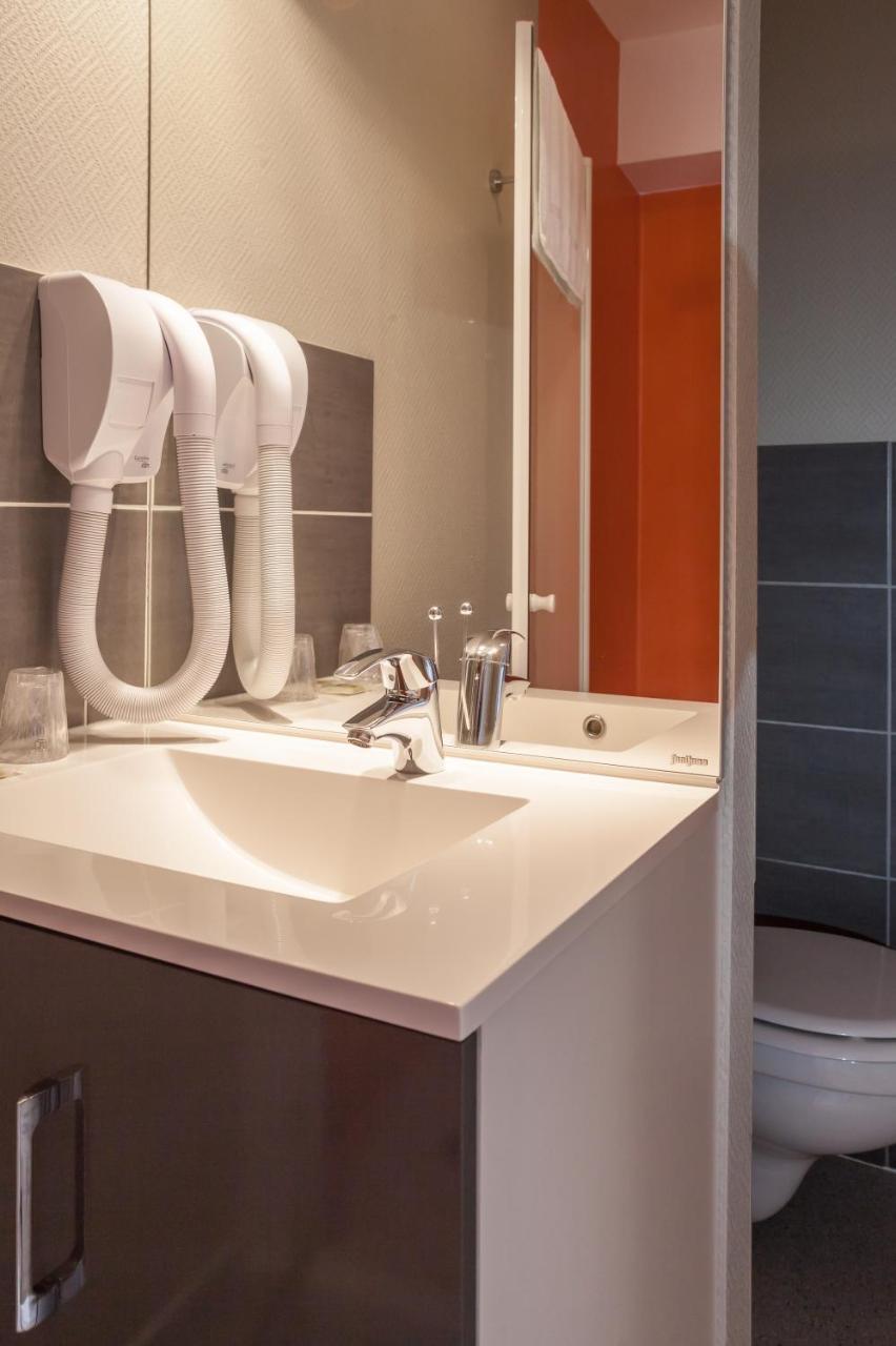 Logis Hotel Les Voyageurs Lezoux ภายนอก รูปภาพ